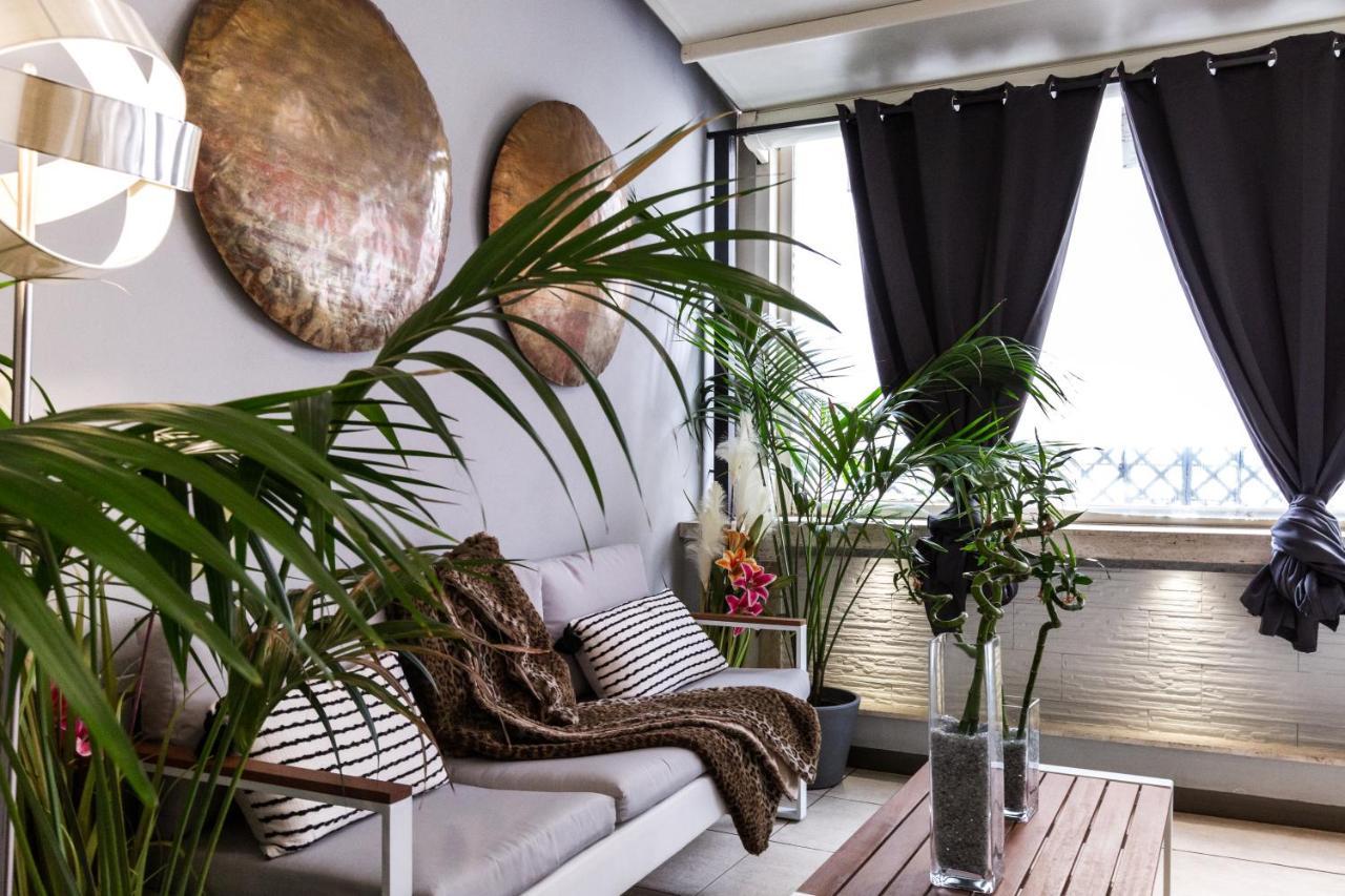 Daphne Luxury Rom