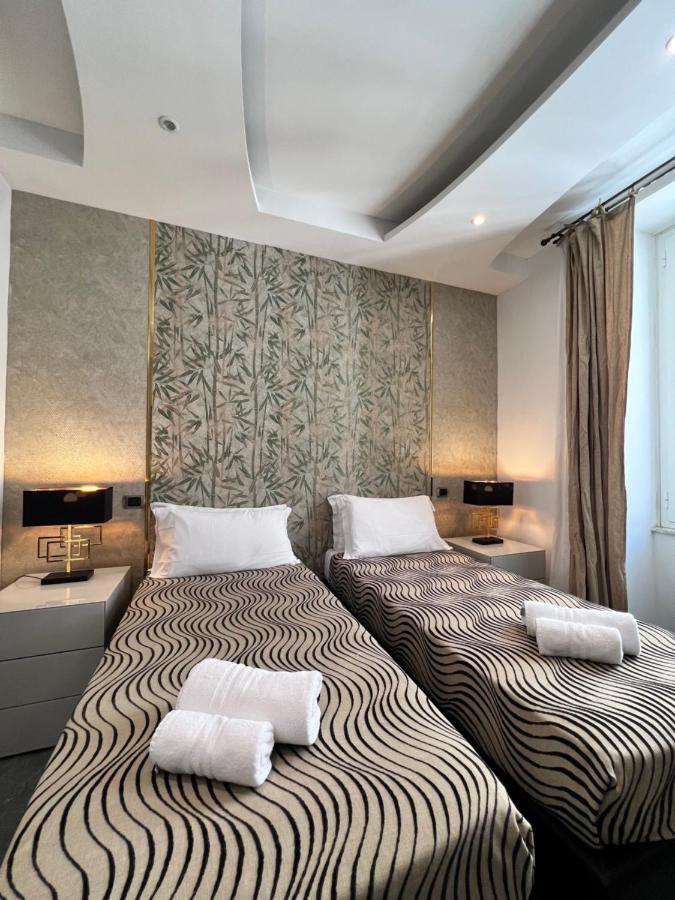 Daphne Luxury Rom