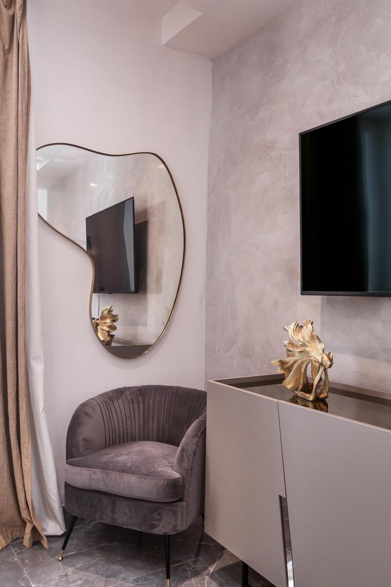 Daphne Luxury