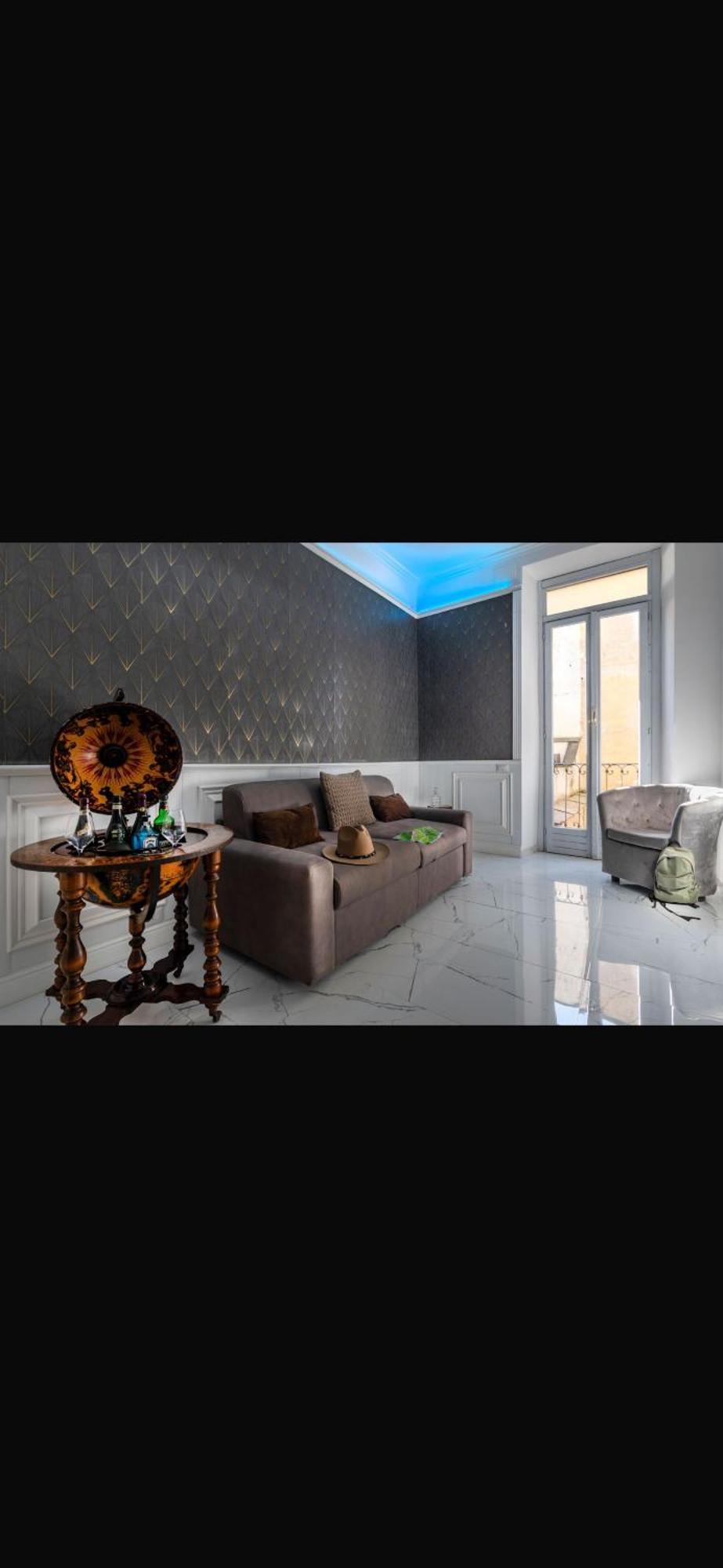 Daphne Luxury Rom