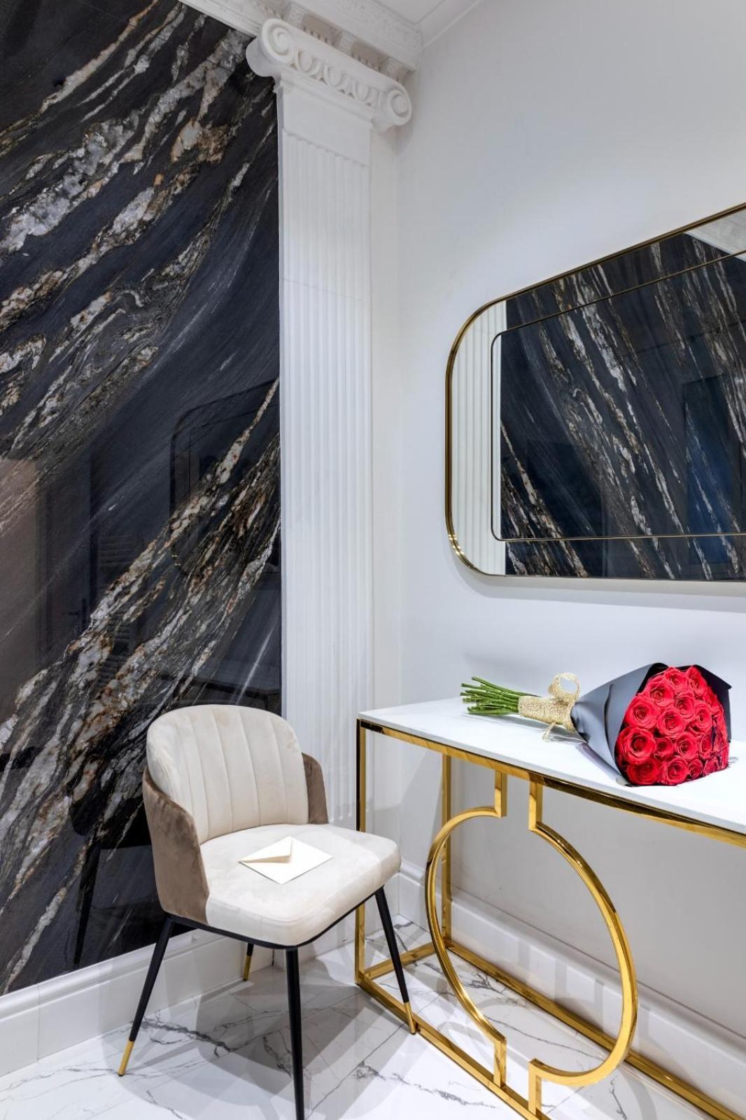 Daphne Luxury Rom